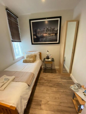 Alexander Hotel Fully Refurbished All Rooms En-suite